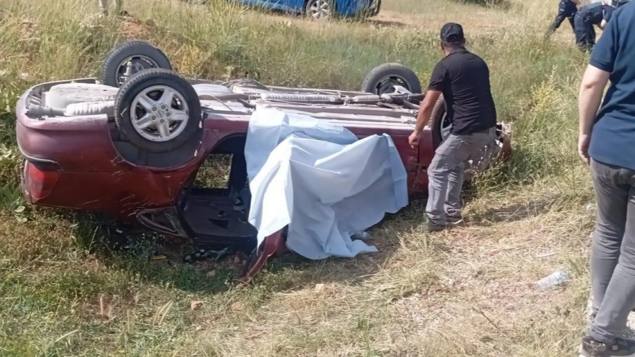 Otomobil şarampole devrildi! 1 ölü, 1 yaralı