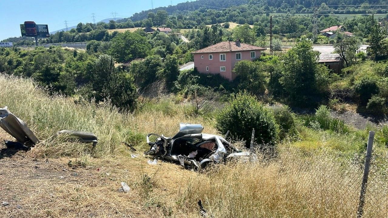 Otomobil şarampole devrildi! 1 ölü, 3 yaralı