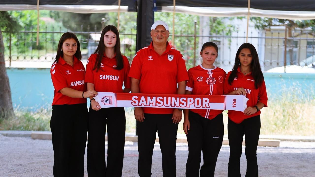 Samsun Alaçam'ın altın kızları zirveyi bırakmıyor!