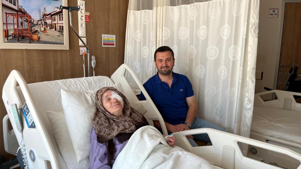 Samsun'da 79 yaşındaki anneanneyi doktor torunu ameliyat wtti