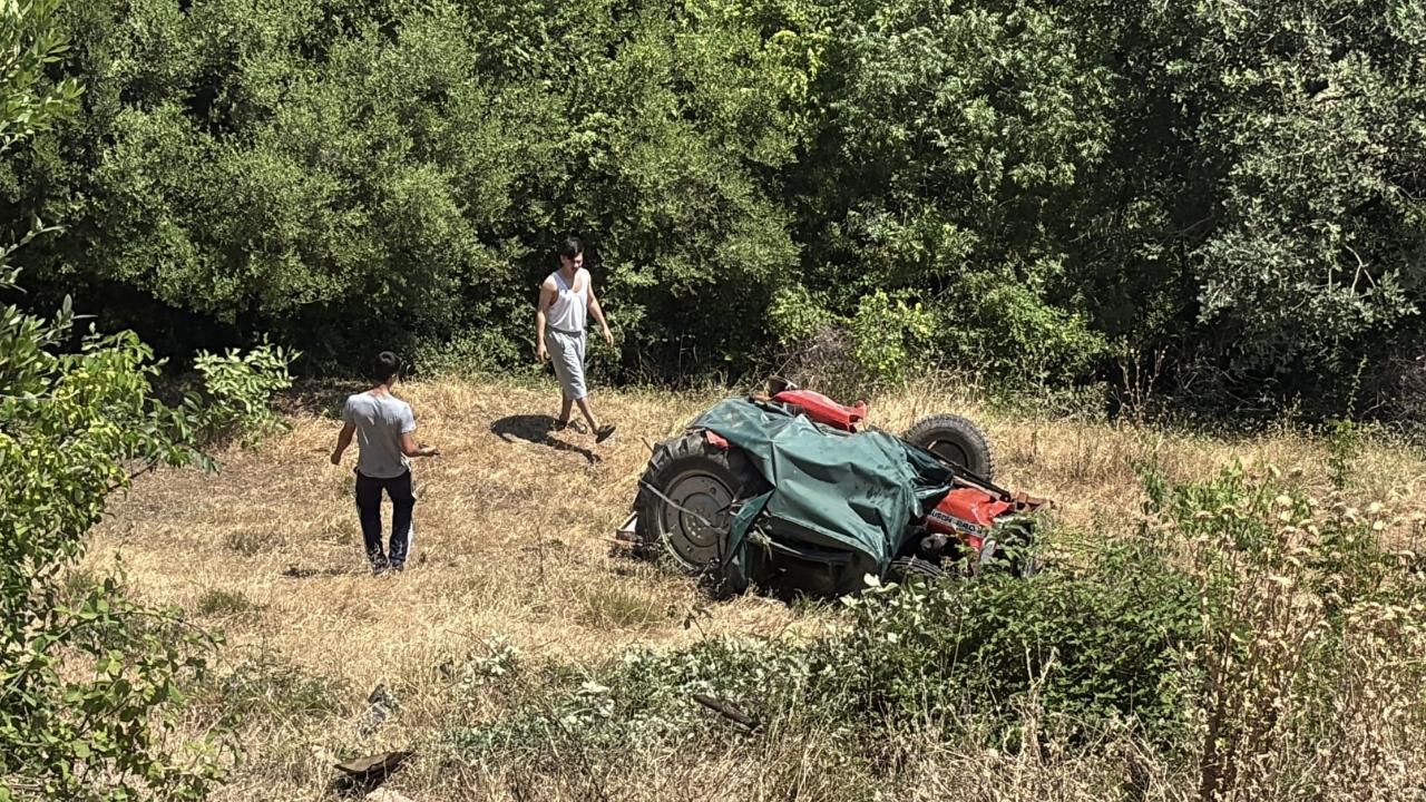 Samsun'da devrilen traktörden atlayarak kurtuldu