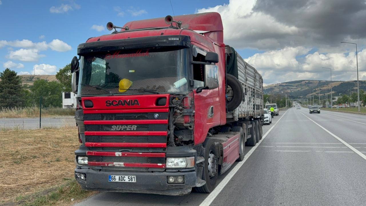 Samsun'da tır dolmuşa çarptı