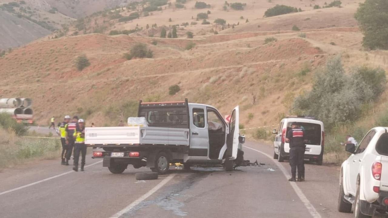 Sivas'ta kamyonetle otomobil çarpıştı! 1 ölü, 2 yaralı