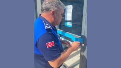Tarihi geçmiş gıda satan zincir market mühürlendi