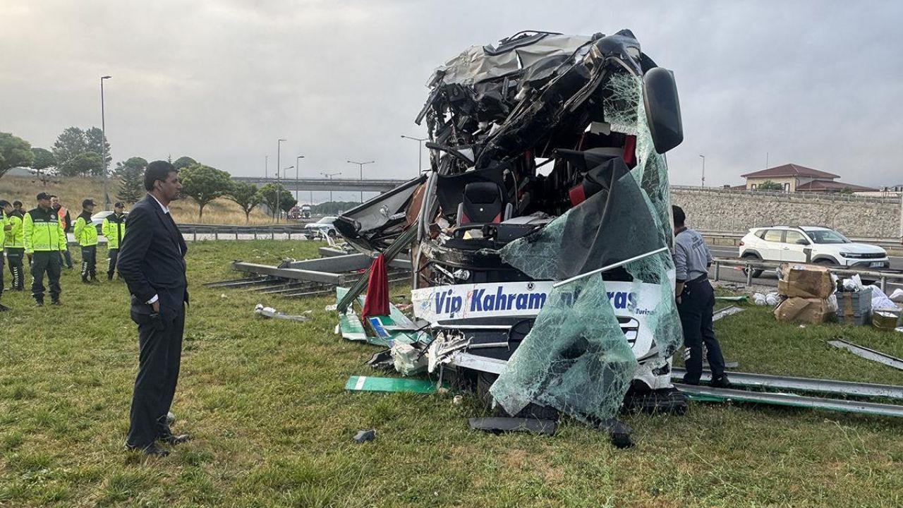 Yolcu otobüsü kaza yaptı! 5'i ağır 15 yaralı