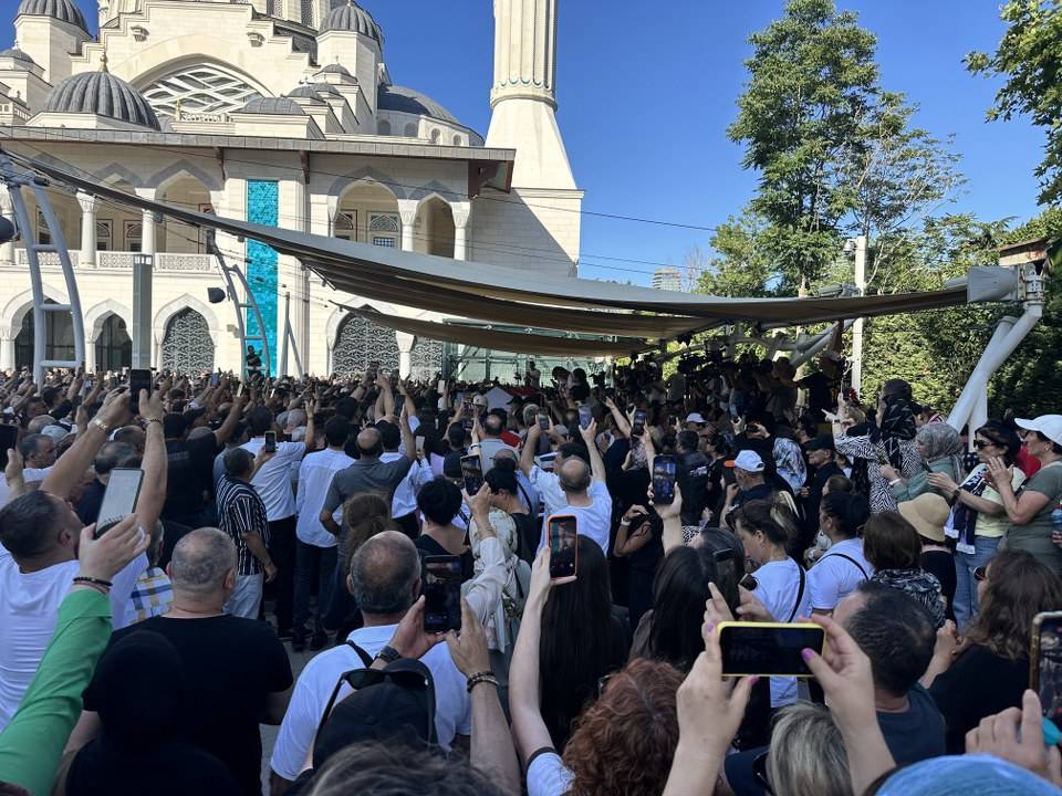 Kadir İnanır son yolculuğuna uğurlandı