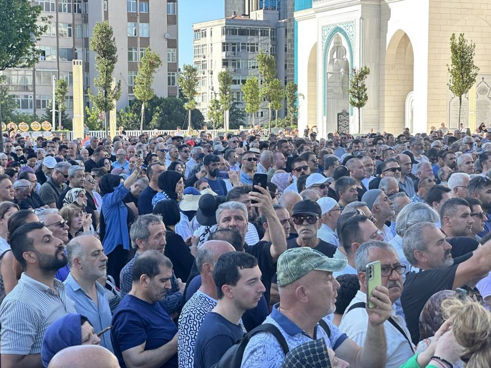 Kadir İnanır son yolculuğuna uğurlandı