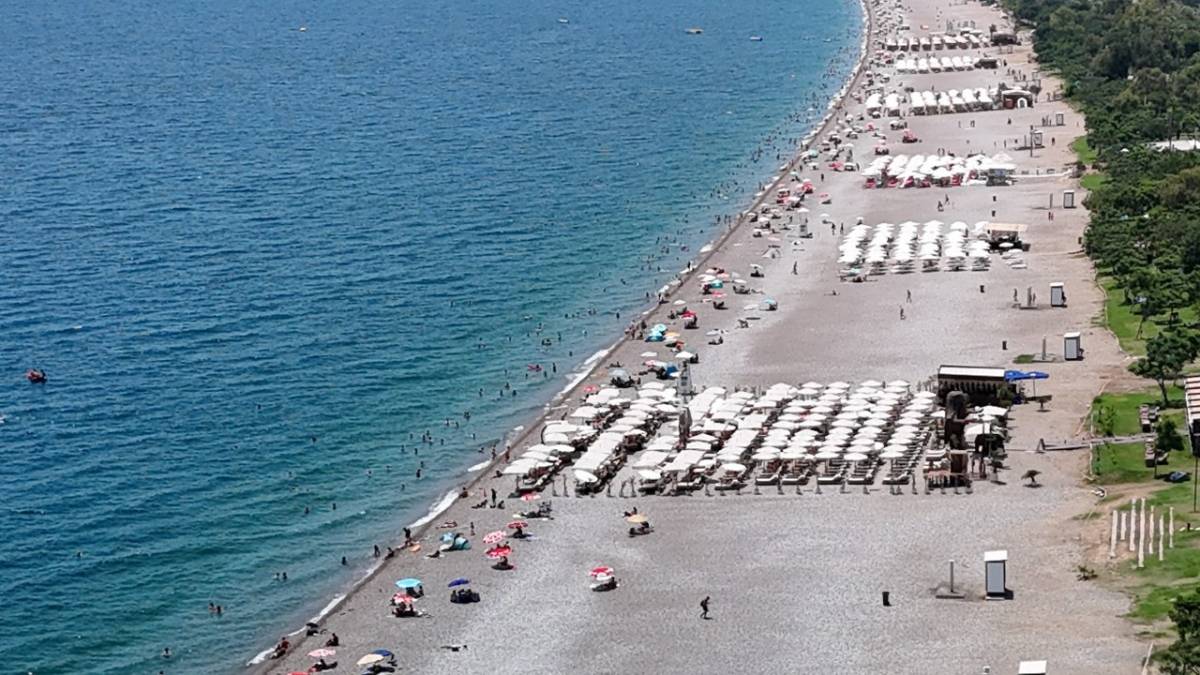 Antalya'da sahiller doldu