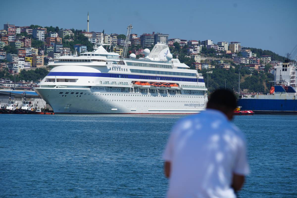 Astoria Grande yeniden Samsun'da! Rus turistlerden Karadeniz çıkarması