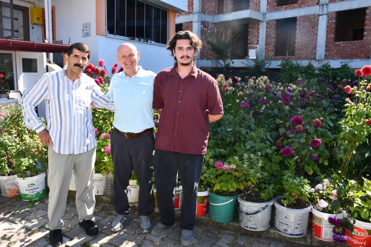 Samsun'da mahalleyi açık hava serasına çevirdi