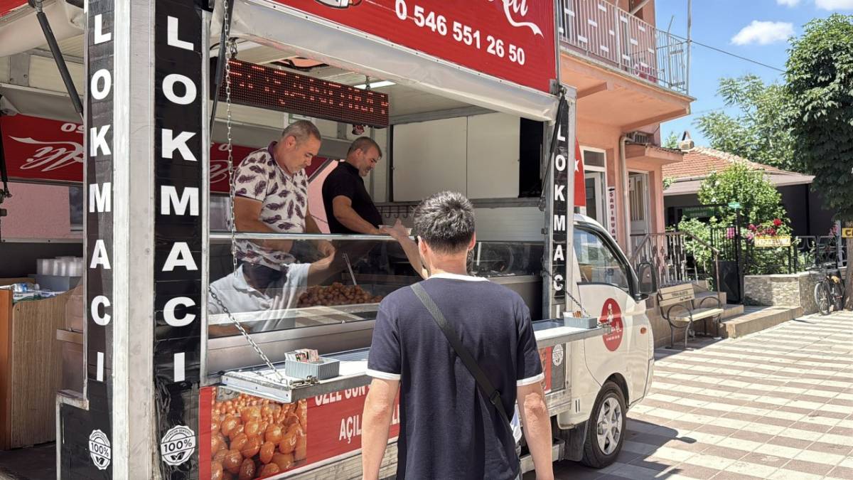 Boşanmasını kutlamak için lokma döktürdü!
