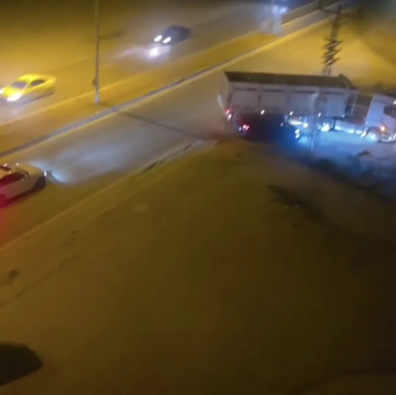 Samsun'da 'hızlı ve öfkeli' başladı, kamyona çarptı bitti!