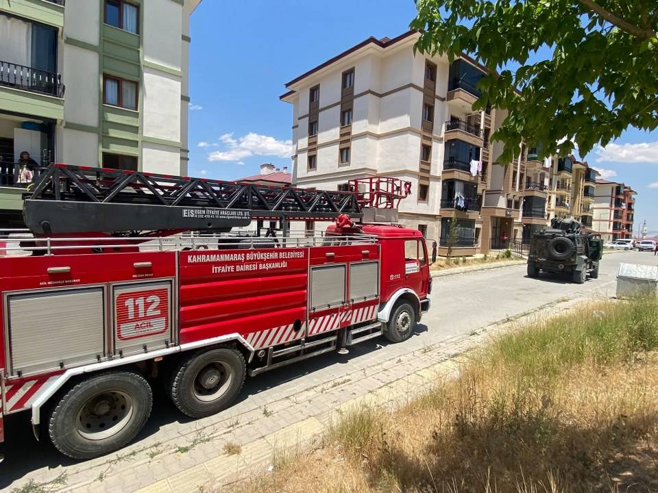 Kahramanmaraş'ta bir genç anne ve babasını rehin aldı
