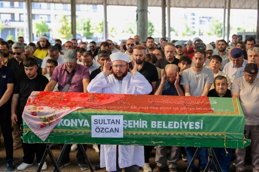Konya'da Kırmızılı Kadın hayatını kaybetti
