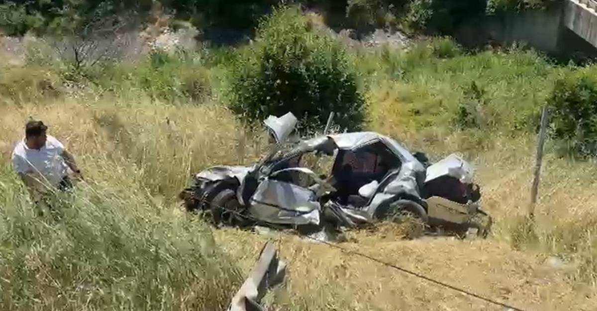 Otomobil şarampole devrildi! 1 ölü, 3 yaralı