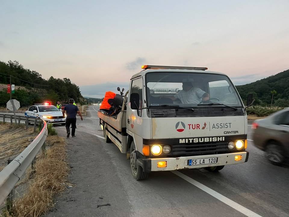 Samsun'da motosiklet köpeğe çarptı! Sürücü ve yolcu yaralandı