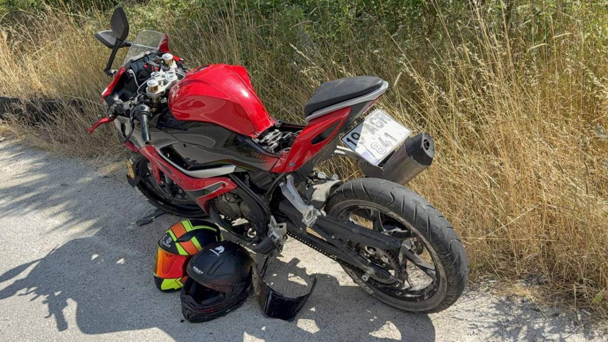 Samsun'da motosiklet tıra çarptı! 2 yaralı