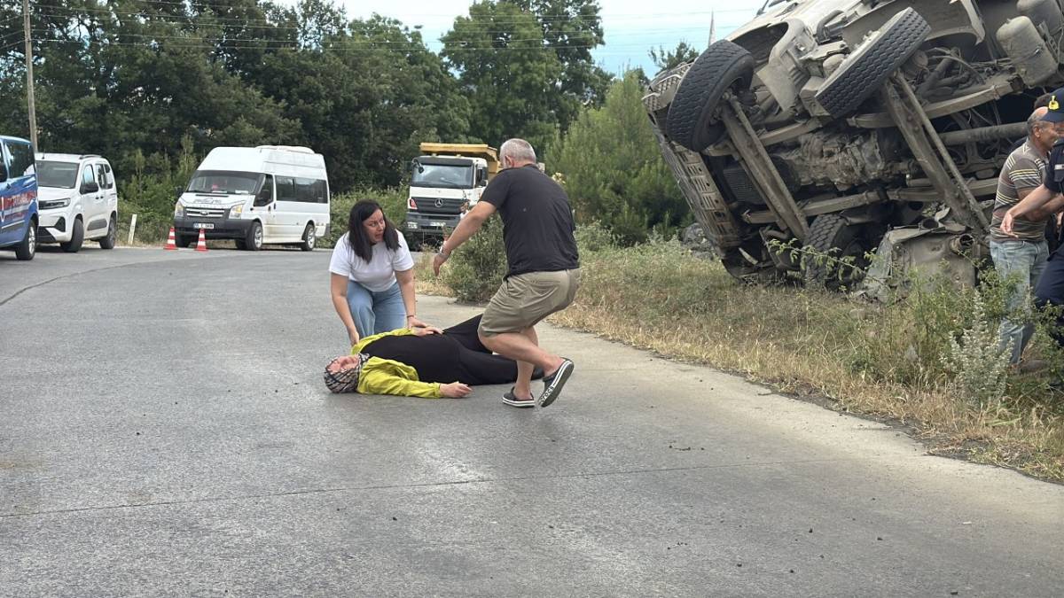 Samsun'da taş yüklü kamyon devrildi! Araçtan fırlayan sürücü hayatını kaybetti