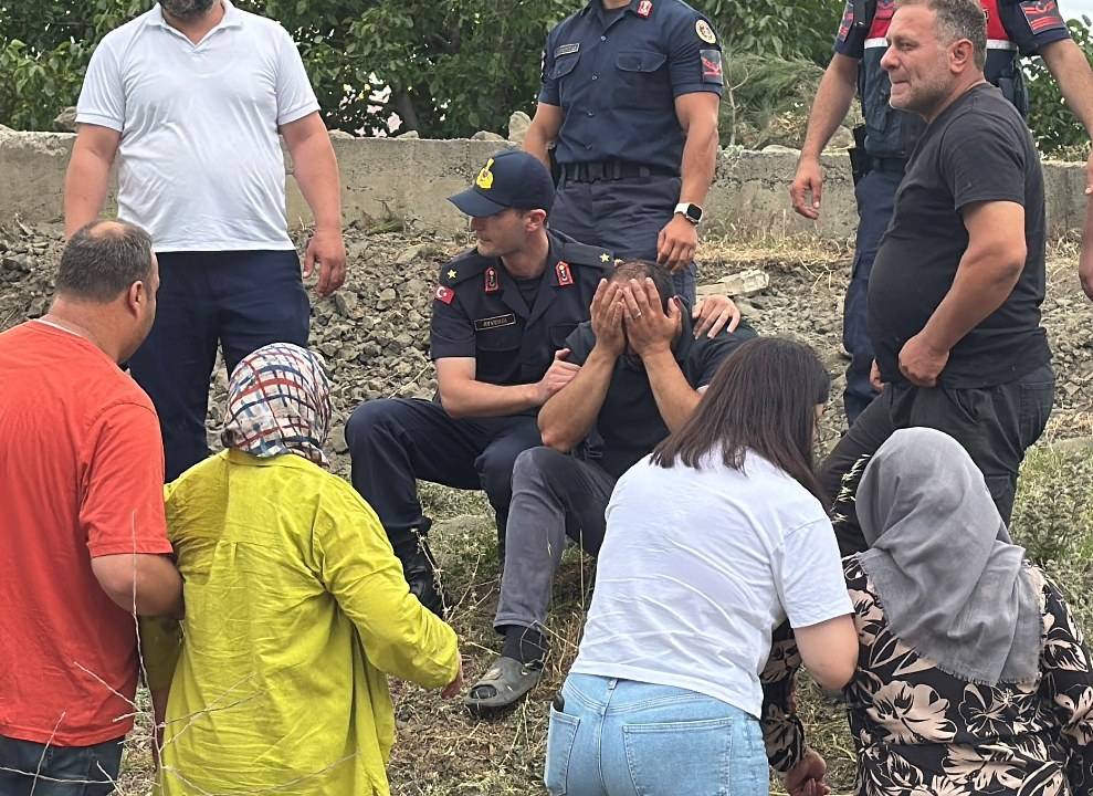 Samsun'da taş yüklü kamyon devrildi! Araçtan fırlayan sürücü hayatını kaybetti