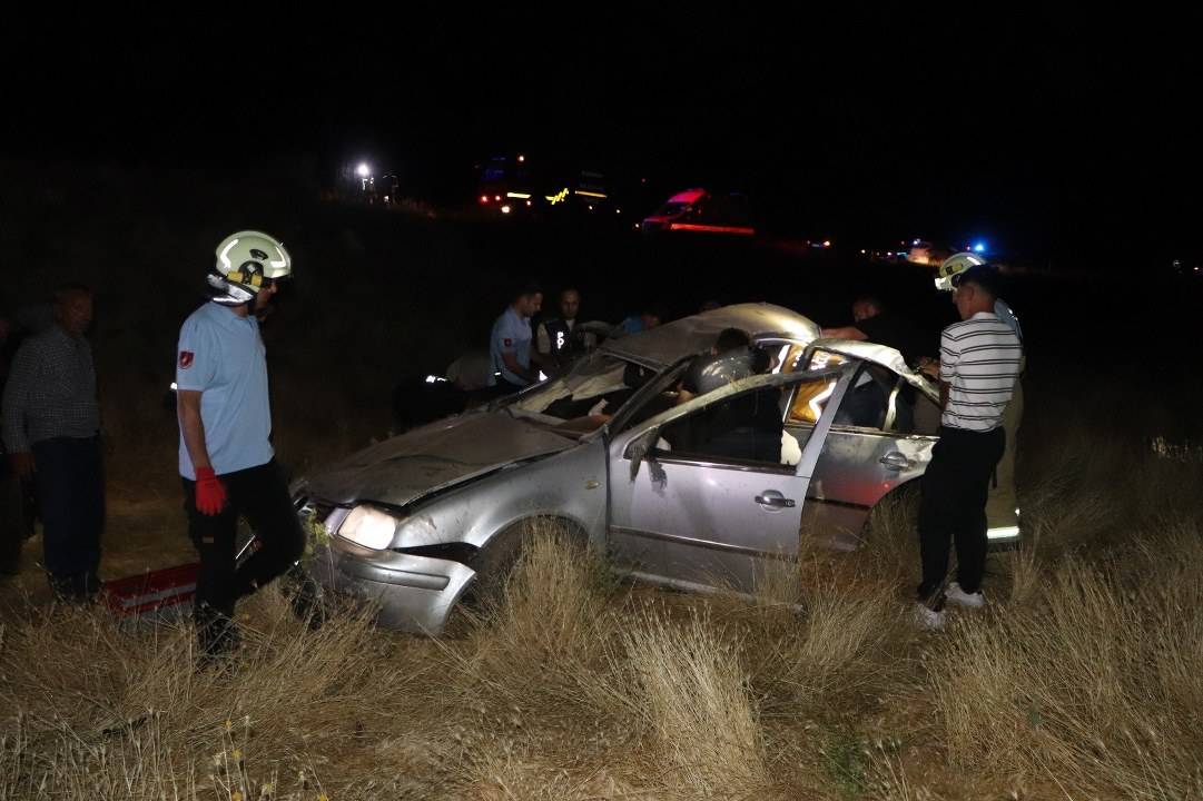 Takla atan otomobil şarampole uçtu! 3 yaralı